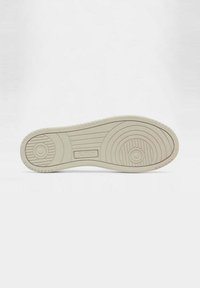 Suola di scarpa in gomma beige con motivi di battistrada circolari e lineari, con il logo "AUTRY" impresso al centro. Texture liscia.