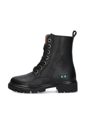 Zwarte leren enkellaars met gestructureerd oppervlak, ronde neus, vetersluiting aan de voorkant, zilveren oogjes en turquoise accenten op de hiel.
