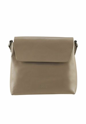 Sac à main en cuir beige clair avec un rabat repliable, doté d'un logo embossé subtil, d'une texture lisse et d'une bandoulière réglable.