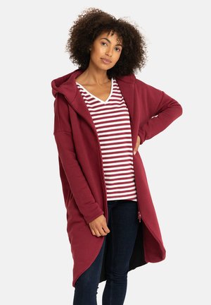 - Klasyczny płaszcz