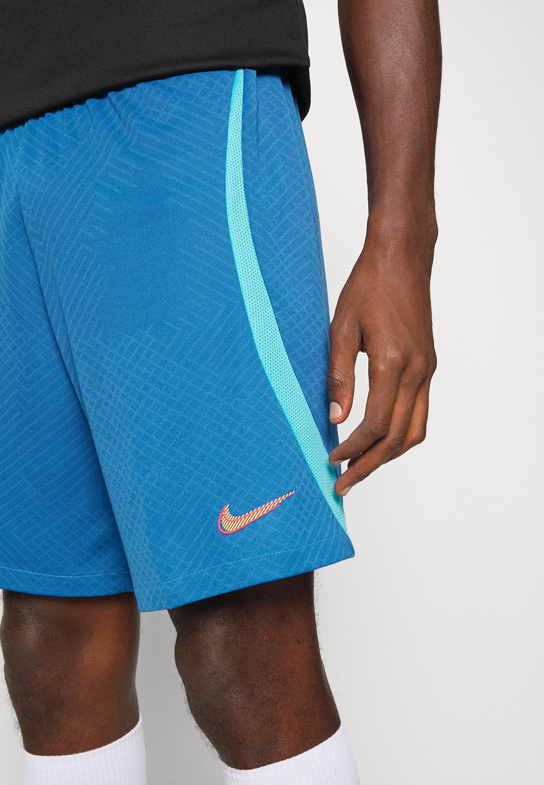 Nike Performance STRIKE SHORT - Sports 