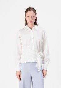 Guess - MIMI WRAP - Pogājama blūze - pure white Miniatūras attēls 1
