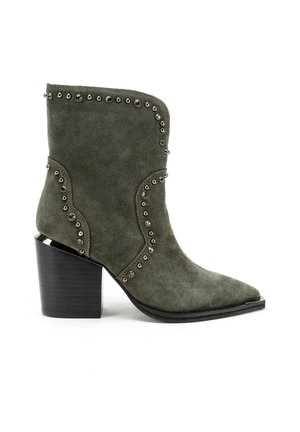 Botki kowbojki i motocyklowe