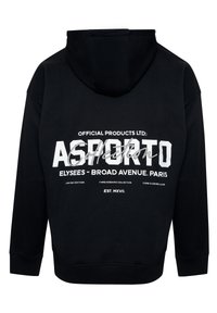 Sudadera negra con un bolsillo tipo canguro, con texto impreso y detalles en blanco. El material es suave y tiene un acabado texturizado. Diseño clásico de tipo pullover.