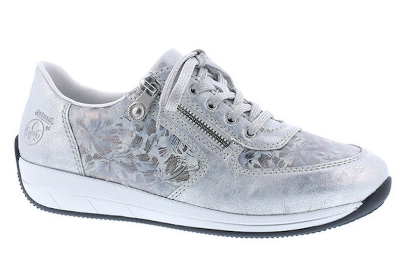 Baskets argentées métalliques avec motif floral, design à lacets, fermeture éclair sur le côté, tige en synthétique et semelle blanche avec accents noirs.