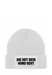 Gray knitted beanie with a folded cuff and a rectangular white patch featuring the text “DIE MIT DEM HUND GEHT” in bold black font.