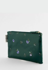 Unselected, green