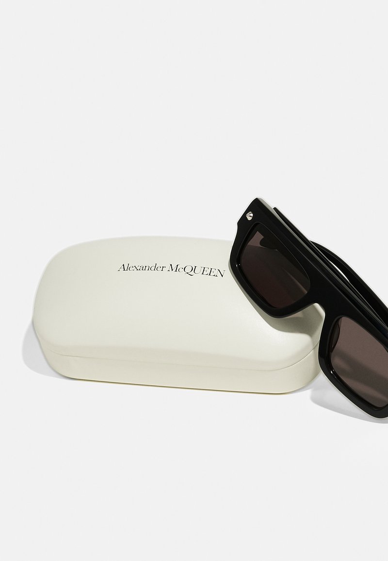Alexander McQueen RECTANGULAR SQUARED - Sonnenbrille - black/grey
