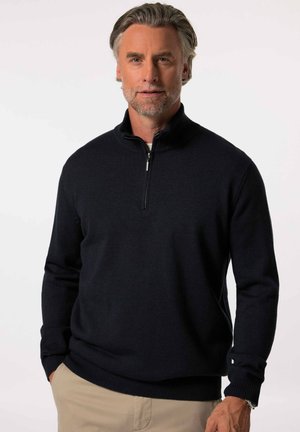 Suéter de punto azul marino con cuello con cremallera, puños y dobladillo de canalé. Textura suave, diseño ajustado, adecuado para uso casual o semi-formal.