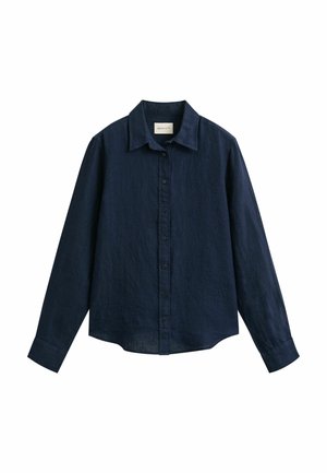 Marineblaue, langärmelige Hemd mit Knöpfen, Kragen, geraden Manschetten und einem leicht geschwungenen Saum, flach auf einem weißen Hintergrund liegend.