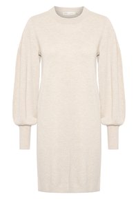 Robe en maille beige clair avec un col rond, des manches longues bouffantes et des poignets côtelés, présentant une texture lisse et une coupe décontract ée.