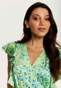 Liquorish ANIMAL PRINT WRAP - Maxi dress - green