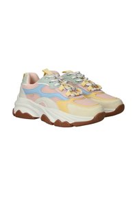 Multikleurige sneakers met pastelroze, blauw, geel en groene mesh en suède materialen; dikke witte en bruine zolen; gemusterde veters.