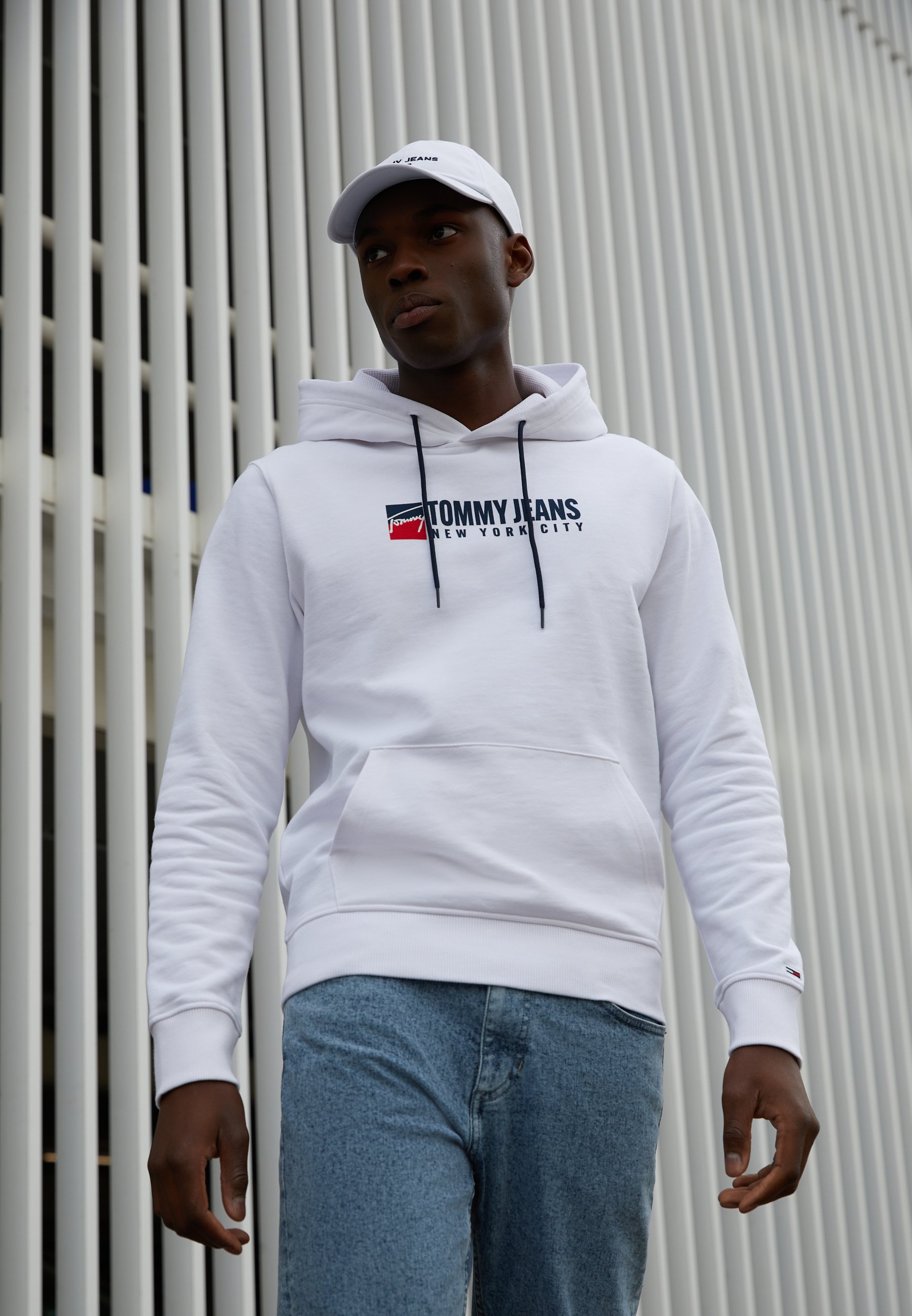 hogar autómata la carretera Tommy Jeans ENTRY ATHLETICS HOODIE - Sudadera - white/blanco - Zalando.es