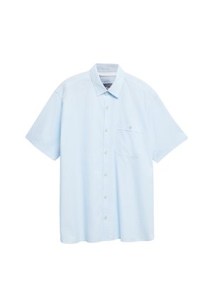 Lichtblauw overhemd met korte mouwen, knopen, borstzak en klassieke kraag, weergegeven tegen een witte achtergrond.
