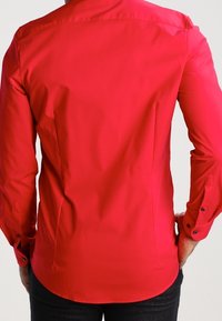 OLYMP Level Five Hemd - red