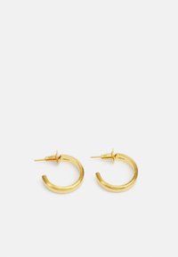 Goldene Creolen mit einer glatten, glänzenden Oberfläche und einem schlanken, kreisförmigen Design. Jeder Ohrring verfügt über einen geraden Steg für sicheren Halt.