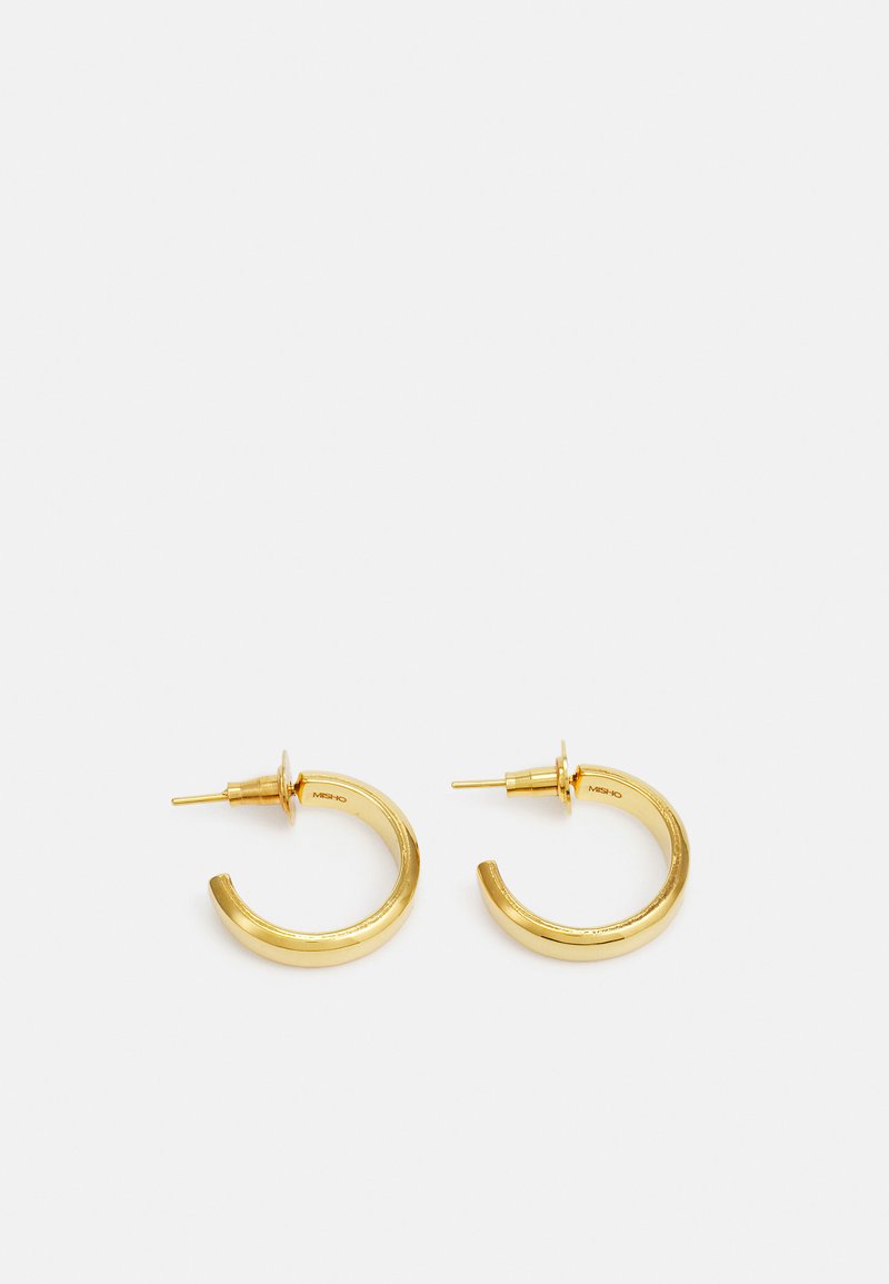 Goldene Creolen mit einer glatten, glänzenden Oberfläche und einem schlanken, kreisförmigen Design. Jeder Ohrring verfügt über einen geraden Steg für sicheren Halt.