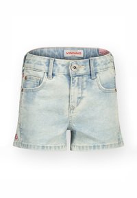 Hellblaue Denim-Shorts mit einem leichten Acid-Wash-Effekt, fünf Taschen, silberner Knopfverschluss und pinkem Herz-Stickerei auf der linken Seite.
