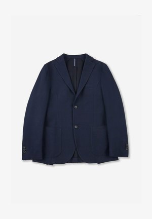 Navy blazer van gestructureerde stof. Beschikt over twee voorzakken, een enkele borstzak en een drieknoopsluiting. Klassieke notch revers.