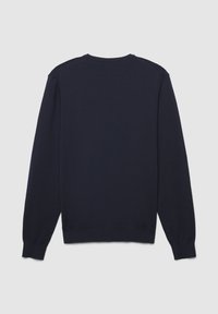 Dunkelblauer gestrickter Pullover mit langen Ärmeln, Rundhalsausschnitt und gerippten Bündchen sowie Saum. Glatte Textur in einfarbiger Ausführung.