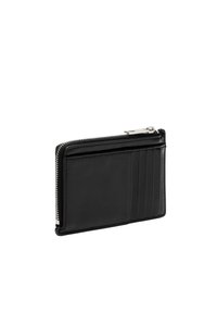 Czarny skórzany portfel z zamkiem błyskawicznym, posiadający przegródki na karty z jednej strony oraz gładki, smukły design z subtelnym połyskiem.