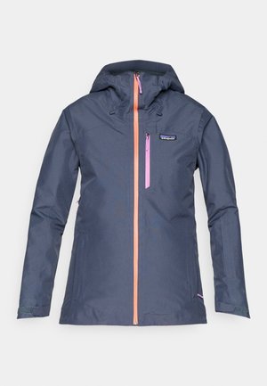 Marineblauer wasserfester Anorak mit Kapuze, kontrastierendem orangefarbenem Reißverschluss, pinkem Reißverschlussfach und verstellbaren Bündchen. Glatte Textur, praktisches Design.