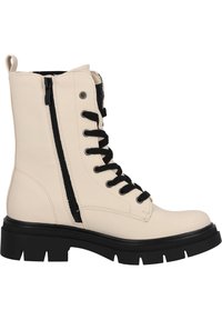 Bota de combate de cuero beige con cordones negros y cierre lateral. Presenta una suela negra gruesa y forro de tela.