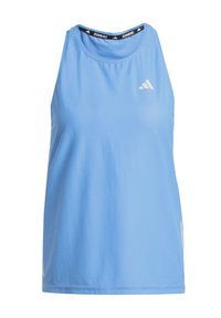 Lichtblauw sporttopje gemaakt van ademend materiaal, met een ronde halslijn, wit logo op de borst en zijaccenten.