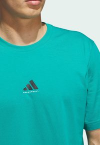 adidas Performance BASKETBALL - Camiseta básica - pure teal   black
