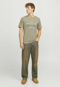 Jack & Jones RUNDHALS - T-shirts print - silver sage