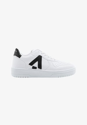 Trainers - black