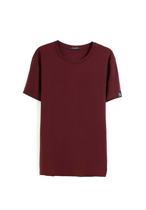 T-shirt a maniche corte con scollo rotondo in bordeaux scuro tinta unita con una piccola targhetta logo nera sulla manica sinistra.