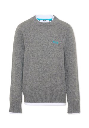 Maglione grigio a maglia con polsini e orlo a coste, con un piccolo logo MSGM blu sul petto e indossato sopra un colletto di camicia bianco.