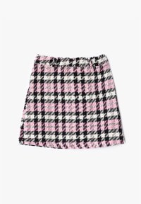 Schottener Rock in Schwarz, Weiß und Pink aus strukturiertem Material, mit elastischem Bund und ausgefransten Kanten für ein lässiges Design.