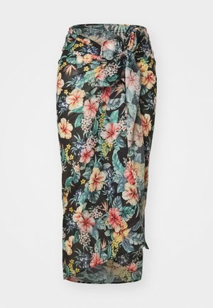 Fustă înfășurată cu imprimeu floral, având un fundal negru și modele de hibiscus multicolore și frunze, confecționată dintr-un material ușor.