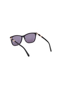 Schwarze Cat-Eye-Sonnenbrille mit farblich verlaufenden lila Gläsern, ergänzt durch roségoldene Akzente an den Bügeln und elegante, glänzende schwarze Rahmen.