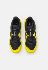 Salomon ULTRA FLOW - Pantofi alergare trail - black/sulphur spring/transparent yellow