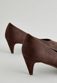 Next FOREVER COMFORT- REGULAR FIT - Klassikalised kontsakingad - chocolate brown