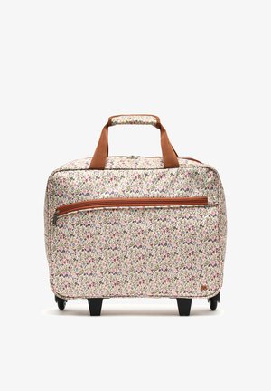 Minkšta ratukais nešiojama lagaminas su gėlių raštu, rudos spalvos rankenomis, priekyje užtrauktuko kišenė ir dvi juodos atraminės kojelės ant baltos fono.