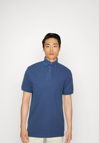 Tommy Hilfiger - REGULAR - Polo - blue coast Imagen en miniatura 1