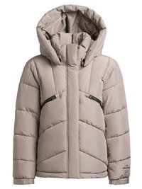 Beige donzen jas met een grote capuchon, horizontale en diagonale doorgestikte delen, twee zakken met rits en een logodetail op de mouw.