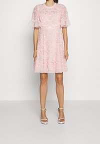 Needle & Thread Koktejlové šaty / šaty na párty - pink