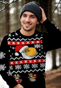 Schwarzer Strickpullover mit festlichen Mustern, darunter ein Weihnachtsmann-Gesicht, Schneeflocken und Rentiere. Akzentuiert mit roten und weißen Elementen.