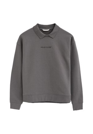 Sudadera polo de manga larga en gris oscuro con texto "POLO CLUB" bordado en el pecho y puños y dobladillo acanalados.