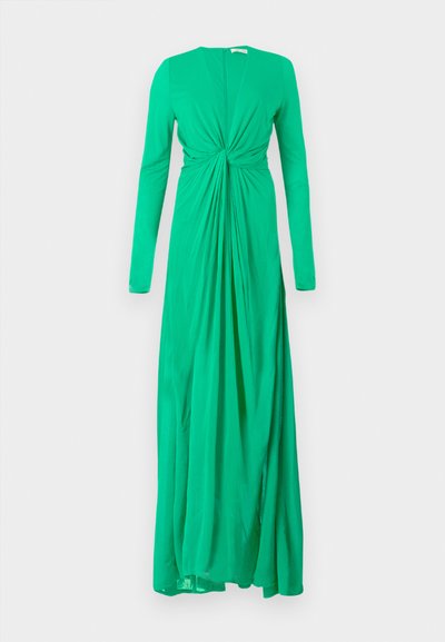 Rochie verde cu mâneci lungi, cu un detaliu de talie strânsă, realizată dintr-un material moale, având un decolteu adânc și o fustă fluidă.