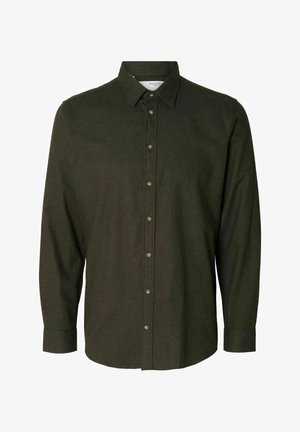 Camisa de botón de algodón verde oscuro con mangas largas, cuello estándar y tapeta delantera con botones de color claro, confeccionada en una tela texturizada.