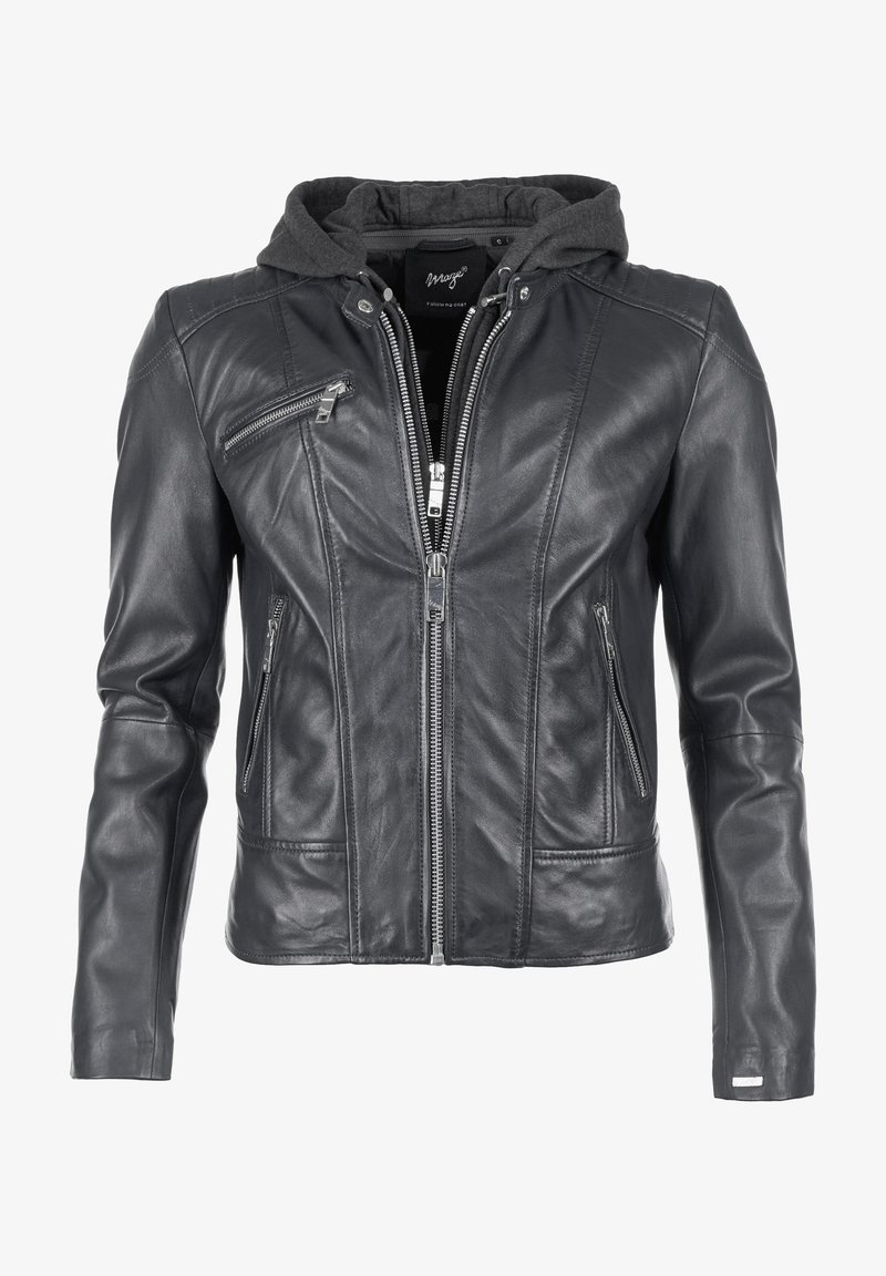 Sort læderjakke med en grå hætte, der har flere lynlåslommer, tætsiddende design og syninger som detalje. Glat tekstur og moderne form.