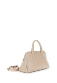 Borsa a mano in finta pelle beige con un design strutturato, manici superiori e una tracolla staccabile. Presenta una cerniera argentata su un lato.