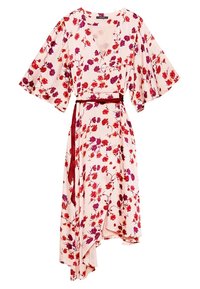 Robe portefeuille à fleurs avec des manches évasées courtes en rose clair, ornée de fleurs rouges et violettes. Comprend une ceinture à la taille pour un ajustement.